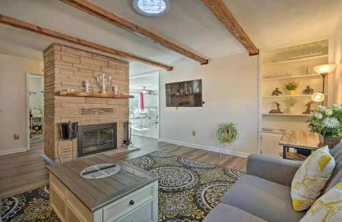 Peaceful Getaway with Private Hot Tub and Mtn Views! - Foto 5