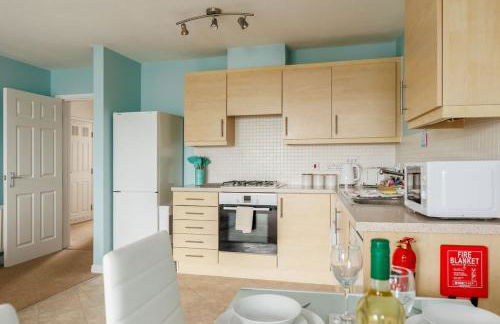 Ocean Breeze - Stunning Harbour Views from Private Balcony - Photo 13