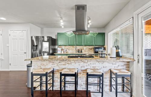 Red Door Hideaway 3BD Hot Tub Foosball - Foto 16