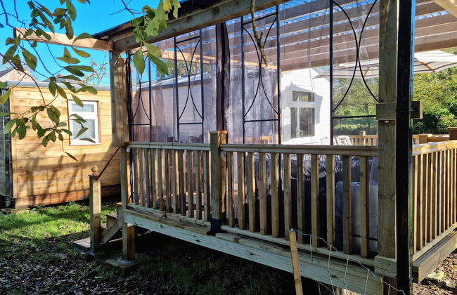 Shropshire - Riverside - Cabin - Sleeps 2 - Hottub - Foto 26