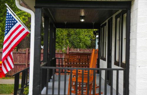 1939 Four Bed Rustic Escape by Casino - Foto 61