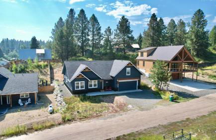 New Mountain Bluebird - walk to lake, golf, and town - game rm - family friendly - sleeps 14 - Photo 43