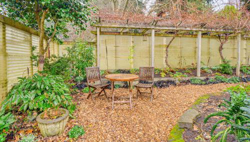 Walk to Irondale Beach Park! Family Haven with Yard - Foto 3