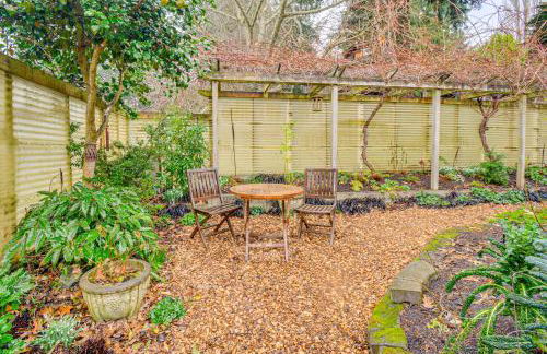 Walk to Irondale Beach Park! Family Haven with Yard - Foto 3