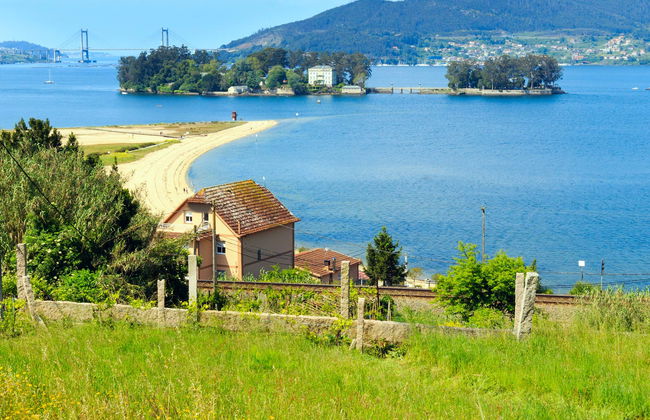 Excursión a la isla de San Simón en barco - Photo 1