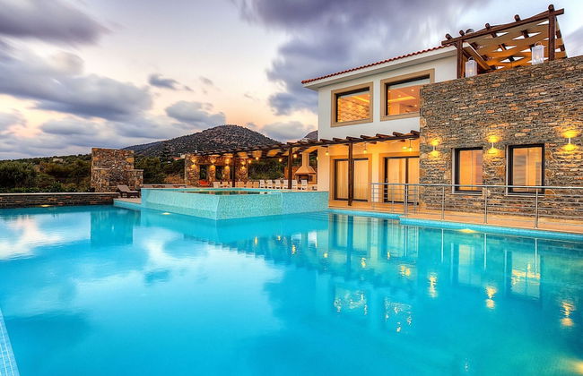 Great Villa, Enormous Pool, Nice Location near Village Sisi - Foto 1