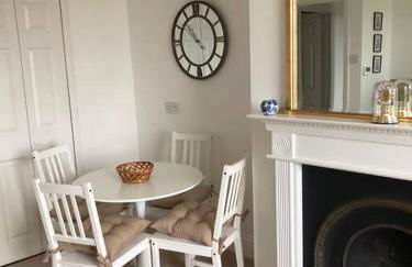 Beautiful riverfront cosy one bedroom apartment - Photo 16