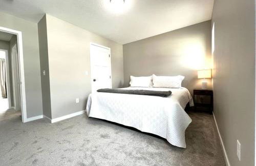 Central Cedar Falls Townhome - King Beds! - Foto 11