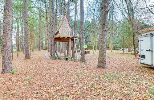 Spacious Trappe Getaway with Outdoor Pool and Gazebo! - Foto 35