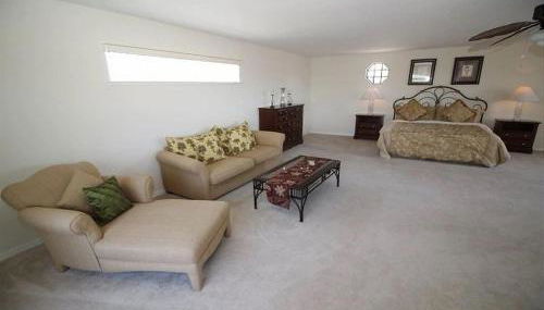 #440-Large 5 bed pool home with excellent privacy - Foto 4