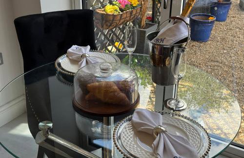 Stansted Airport Stay, Parking and Luxury Suite - Foto 16