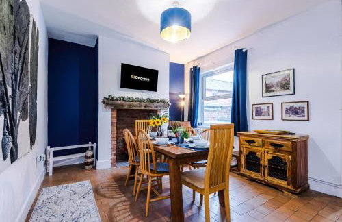 Charming Home in Chester by 53 Degrees Property, Ideal for Family Getaways, Central Location! - Foto 9