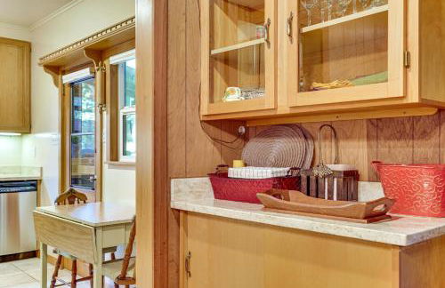 13 Mi to Beach! Forest Brook Creekfront Cabin - Foto 15