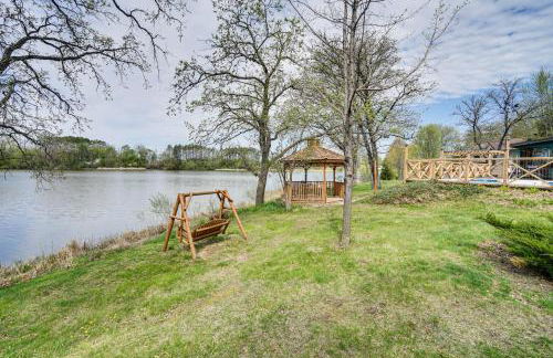 Love Lake Retreat with Hot Tub in New Richmond! - Foto 33