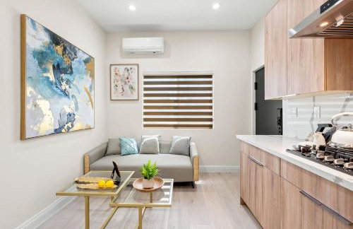 Cozy Modern Home w Full Kitchen & Parking - Foto 6