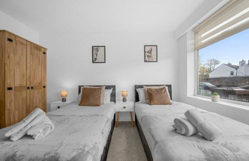 Modern 2BR Near Manchester Sleeps 6 ,Parking , Free WiFi in Middleton Ideal for Work Stays and Relaxation - Foto 7