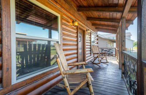 River Lodge Escape with Hot Tub - Foto 54