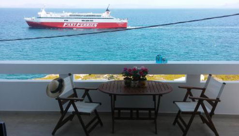 Overlooking the blue sea - Foto 1