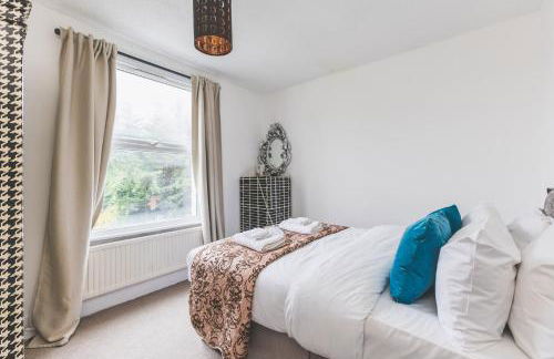 Spacious 2-bed apartment in Kensal Green - Photo 2