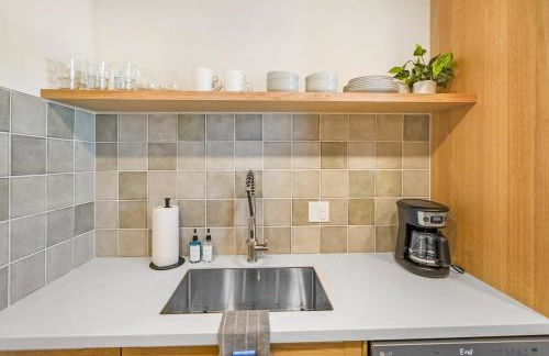 Fido Friendly Condo Sun and Fun Walk to DT Free Parking - Foto 14