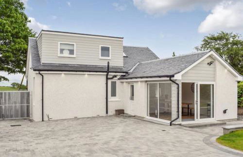 5 Bed cottage with Hot tub - Photo 1