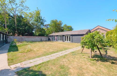 Shires Barn Farmhouse - Westbourne - Photo 72