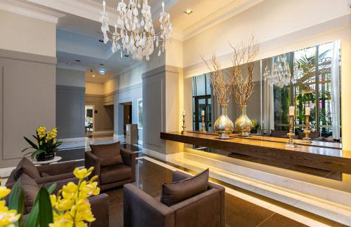 Luxuoso Apt Batel - 4 Minutos do Shopping Pátio Batel c/ Garagem, Piscina, Sauna e Academia - Foto 20