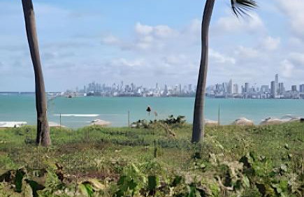 Apartamento na praia, 2 quartos e área de lazer - Foto 70