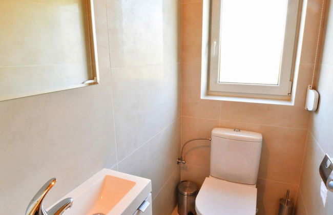 Holiday Home With Private Garden Close to the Lake - Photo 21