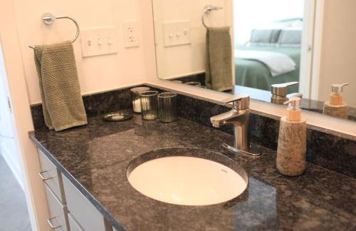 The Lawrencian Loft -2BD king & Queen beds, 2 BA - Foto 22