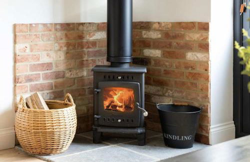 Sidlesham Hideaway Logburner & Garden - Photo 15