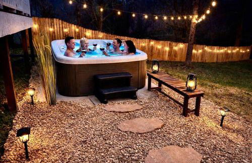 Wizard House + Hot Tub, Private Creek, Large Yard - Foto 3