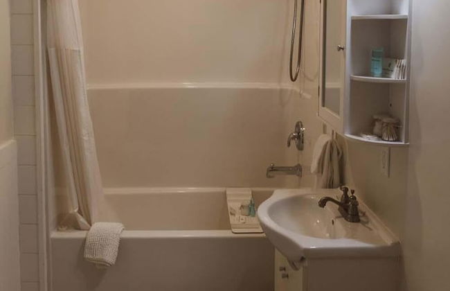 Barefoot Villas Cabin 1 Beaver w/ Hot tub - Photo 17