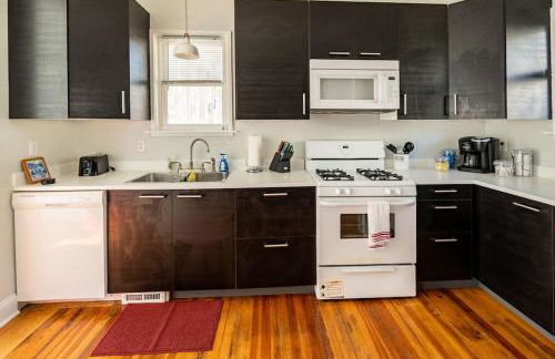 Globetrotters Suite in Historic Richmond with Patio - Foto 5