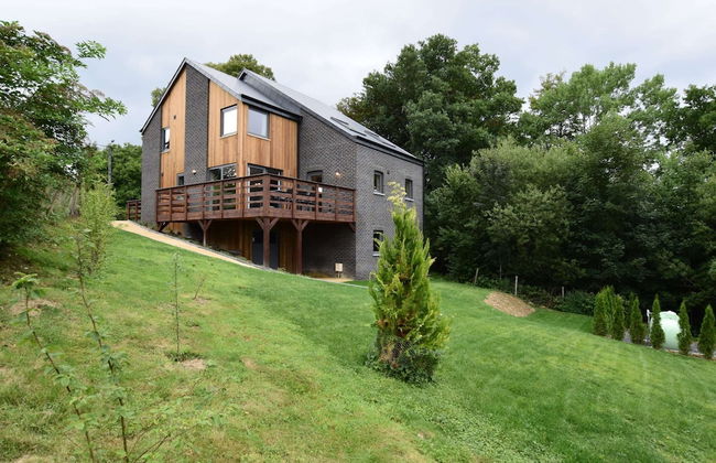 Superb Villa With a Large Garden - Photo 28