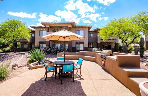 Renovated condo with updated floors, pool, hot tub & mountain views - Foto 30