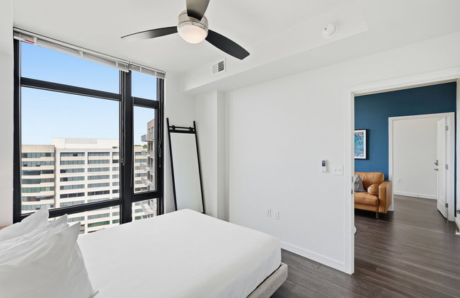 Placemakr Marymount Ballston - Photo 61