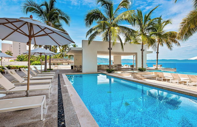 Oceanfront 1BR with Balcony & Pool - Foto 24