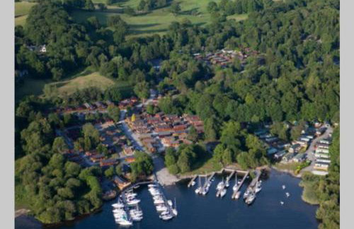 Mistletoe One Luxury Lodge with Hot Tub Windermere - Photo 35