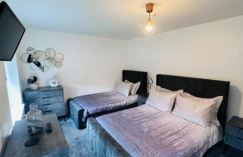 Barber House, Hoyland with two allocated parking spaces - Foto 10