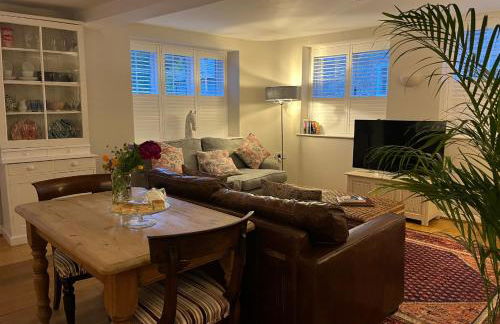 Stylish 1-bed Cottage Escape in Piddlehinton - Photo 46