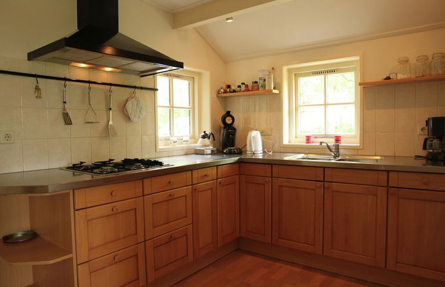 Holiday Home in Friesland Near Lake Nederhorst - Photo 3