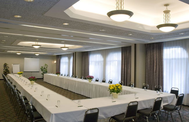 Cartier Place Suite Hotel - Photo 26