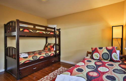 Lily Pad - Hot Tub! Private Dock! BBQ! Game Room! Walk to Town!! Fast WiFi!! Dog Friendly! - Foto 19