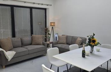 SAV Stays 5 Bedroom Large Family home Birstall, Leicester - Foto 4