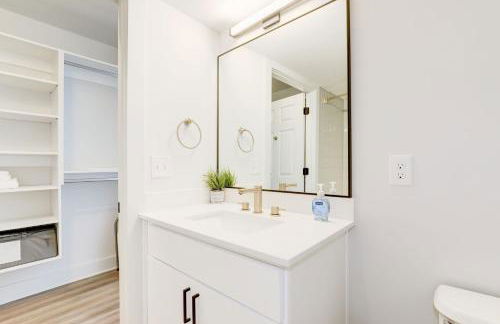 Capitol Convenience 2BR Luxury Minutes from DC - Foto 34