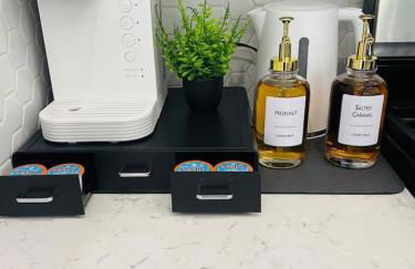 Luxurious Hidden Gem - Downtown Access - Balcony - Foto 10