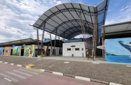 Apartamento com vista pro mar no Centro de Ubatuba - com estacionamento 2 quartos e cozinha completa - Foto 42