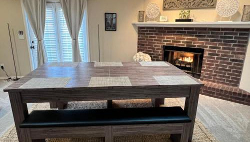 Family Fun! Sleeps 8, King Bed, 2 Queens, and Sofa Bed, Games - in Rogers - Foto 3