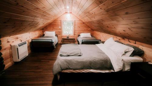 Rustic, Pet Friendly Cabin on the Hudson River, Perfect for a Glamping Weekend in the Adirondacks - Foto 4